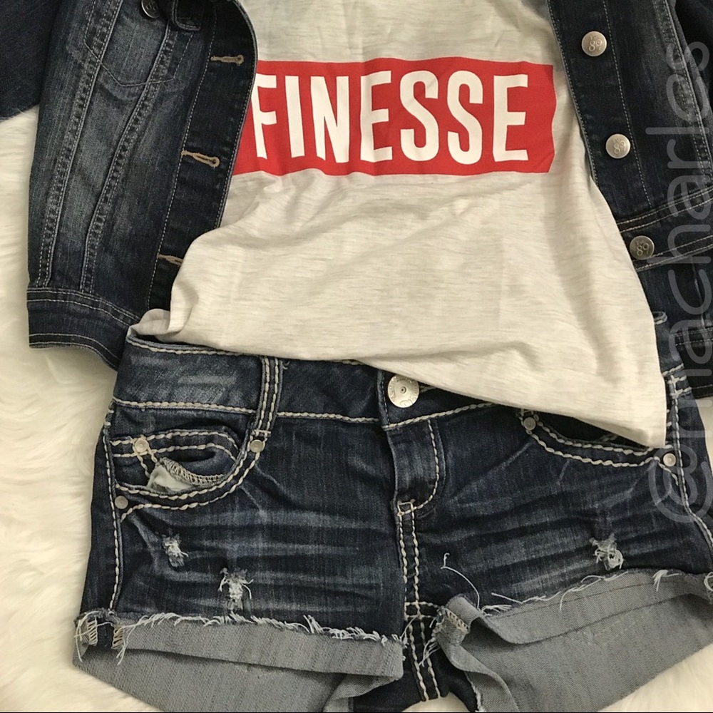 🆕 Finesse Racer Back Graphic Tank Top - Picture 1 of 4